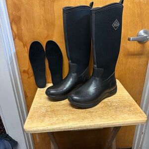 Women’s Muck boots like new size 8